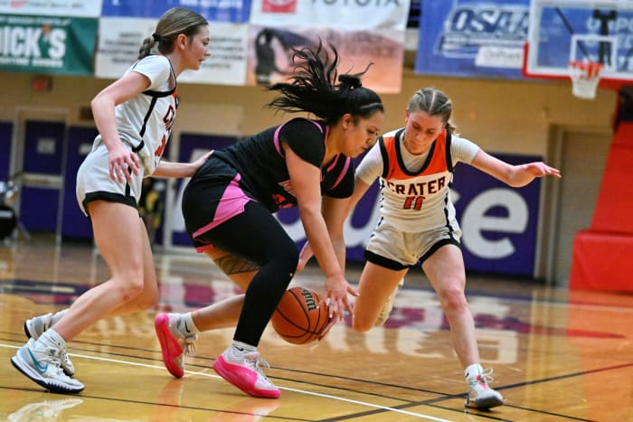 a Crater Springfield 5A Oregon girls basketball quarterfinal 2024 Leon Neuschwander 42